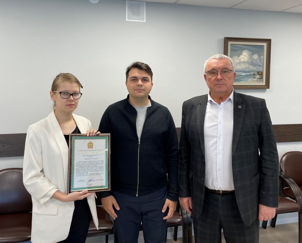 Александр Итальянцев вручил победителям Всероссийского конкурса Благодарственное письмо Губернатора Пензенской области