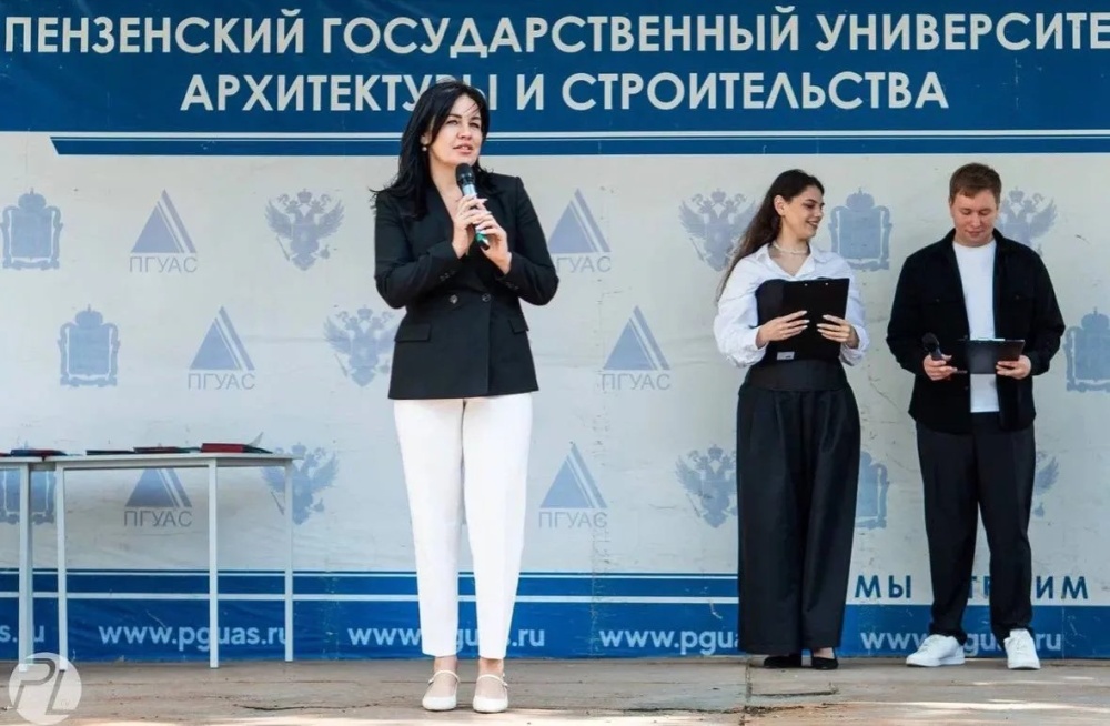 Первый заместитель Министра градостроительства поздравила выпускников ПГУАС