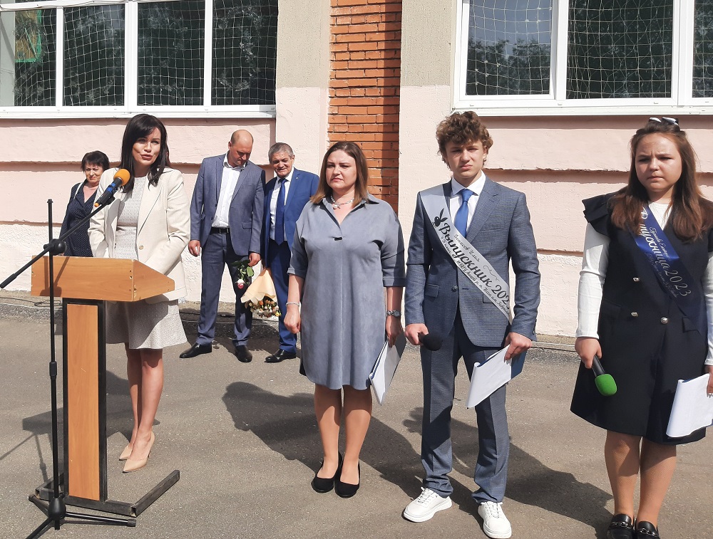 В образовательных организациях Иссинского района прошел «Последний звонок»