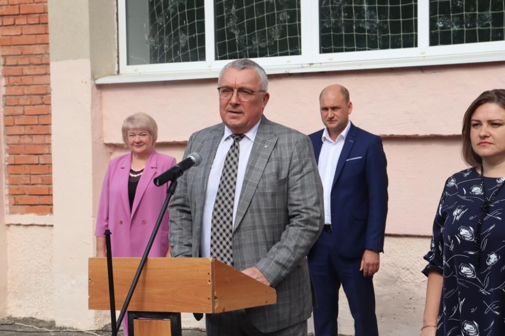 Министр посетил торжественную линейку в р. п. Исса