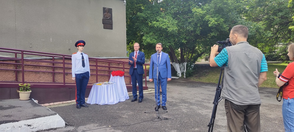 Торжественное открытие мемориальной доски-горельефа Татьяне Алексеевне Евневич