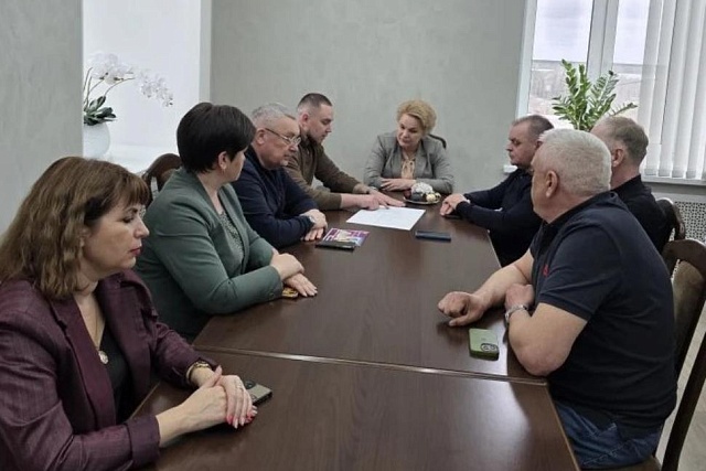 Александр Итальянцев обсудил в Мокшане проект памятного знака участникам СВО