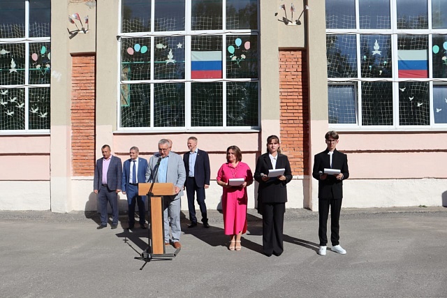Торжественная линейка в р.п. Исса Торжественная линейка в р.п. Исса