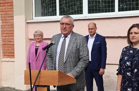 Министр посетил торжественную линейку в р. п. Исса